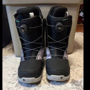 Men's Burton Snowboard Boots Size 10. Great Condition